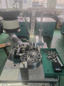 Machine à <span class=keywords><strong>fermeture</strong></span> éclair polyvalente KYY compatible avec plusieurs types et tailles de curseurs - Product Image 2