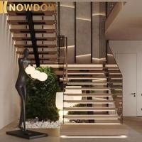KNOWDOW Villa de luxe Escalier flottant Design Italia Calacatta Viola Marbre blanc Escalier en pierre personnalisé Maison Masion en bois
