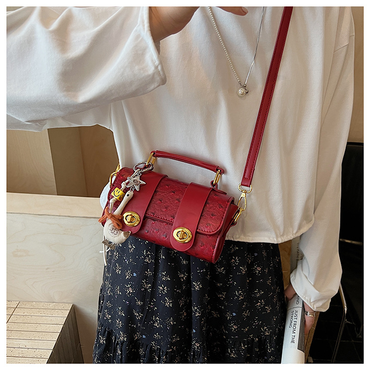 rouge avec pendentif