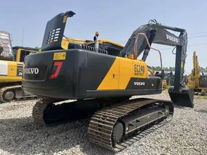 Excavatrice sur chenilles miniature d'occasion Volvo EC240, poids opérationnel de 22 tonnes, capacité de la benne de 1,2 m, puissance du moteur de 134 kW, pompe, moteur principal - Product Image 3