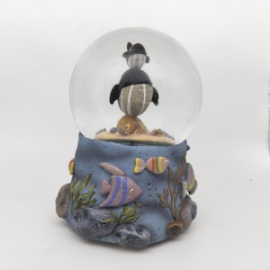 Su misura grandi globi d'acqua in resina e vetro stile cartone animato globi di neve per la decorazione della casa musica/personaggi souvenir a tema - Product Image 2