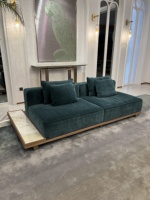 Ensemble de canapés modulaires de luxe moderne, revêtement en tissu, structure en bois, design en velours vert pour hôtel, club, villa, salon