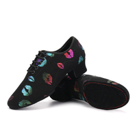 708 lèvres colorées femmes pratiquent des chaussures de danse latine