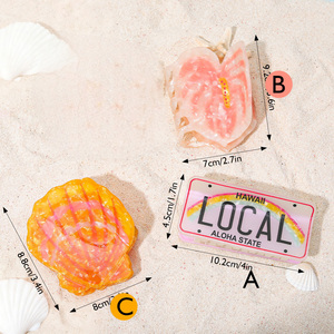 Fermaglio per capelli con targa dell'isola delle Hawaii e novità personalizzata con artiglio di conchiglie di fiori locali per l'uso quotidiano o le occasioni di vacanza - Product Image 3