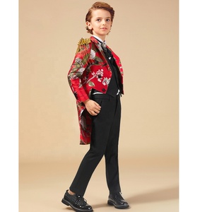 Mode garçons vêtements <span class=keywords><strong>Blazer</strong></span> gilet pantalon ensemble Jacquard <span class=keywords><strong>noir</strong></span> rouge garçon costume ensembles Performance queue costume - Product Image 4