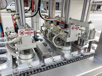 Machine de scellage entièrement automatique, pour yaourt, Ketchup, confiture, jus de fruits, lait, petits carrés en plastique, pour remplissage