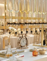 Nouvelle conception de distributeur de parfum sur pied à 8 têtes, machine de remplissage de parfum, bar à parfum, décorations de mariage et de fête