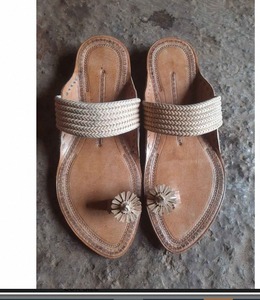 Sandales en cuir faites à la main à pampilles, claquettes brodées plates, personnalisables pour la revente - Product Image 3