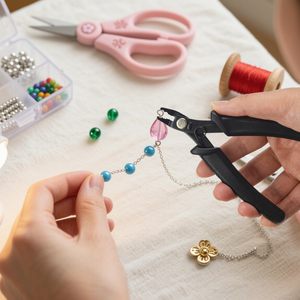 Ytbyt คีมหนีบผมสีดำตามหลักสรีรศาสตร์ 4 มม. เครื่องมือโลหะระดับมืออาชีพสำหรับการติดตั้งไมโครบีดส์และเดรดล็อก - Product Image 5