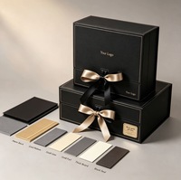 Boîte cadeau de luxe en papier rigide noir mat à double couche avec fermeture magnétique, matériaux recyclés, logo personnalisé, ligne dorée, ruban satiné et nœud
