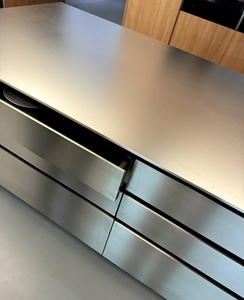 Mobili da Cucina Interamente in Acciaio Inossidabile con Fornello Semplice e Armadietti Integrati per Uso Domestico - Product Image 3