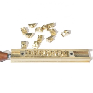 Tampon en cuir personnalisé avec 26 lettres de l'alphabet, tampon en métal laiton, lettres en relief, tampons en cuir à fente en T, alphabet - Product Image 1