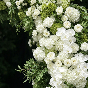 Arco Floral Colgante de Seda Verde Blanco Fresco, Decoración Realista y Moderna para Jardín, Bodas y Duchas Nupciales - Product Image 2