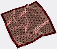 Foulard carré en soie vintage personnalisé, motif géométrique classique rouge bordeaux et blanc nid d'abeille, polyvalent pour femmes matures