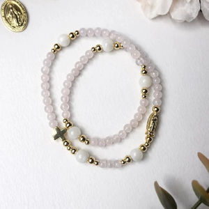 Bracelet chapelet fait main en perles de quartz rose et d'agate noire de 4 mm, entièrement enroulé, avec breloque Notre-Dame - Product Image 6