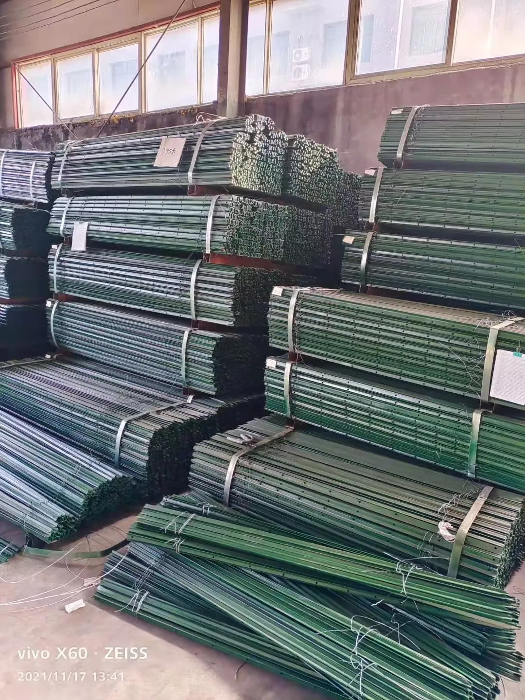 Factory production of galvanized cattle and sheep fence  anti-rust  chain link fence with uprights