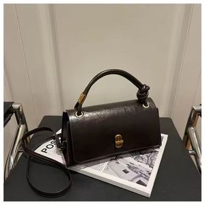 Bolso bandolera tipo hobo de PU personalizado para mujer con estampado de rombos y correa única resistente al agua - Product Image 5