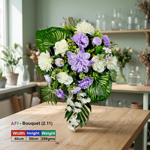 Arreglo de Pared en Cascada de Lavanda y Blanco Nevado Hecho a Mano con Flores Artificiales de Seda - Celebración Festiva - Product Image 2