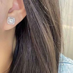 Pendientes de Oro Sólido de 18K con Diamantes Naturales Redondos y Baguettes Cuadrados de 0.50CT, Certificados por IGI, Joyería Fina de Xinfly - Product Image 4