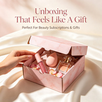 Boîte d'expédition ondulée rose pastel en kraft teinté doux, avec fermeture à rabat, en forme d'avion, pour emballage cadeau d'abonnement beauté, recyclable