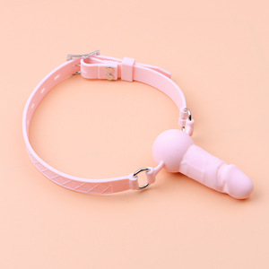 Dildo bouche-bloquant en silicone rose pour jeux de rôle avec anneau de fixation - Product Image 3