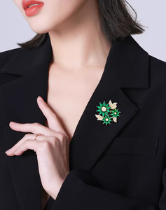Broches de Cristal con Flores de Última Moda 2026, Botones de Diamantes de Imitación, Aleación Chapada en Oro, Personalizados, Unisex, para Uso Diario, Regalo, Fiesta - Product Image 5