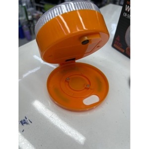 Luz de advertencia intermitente LED roja con montaje magnético, alimentada por batería, para tráfico en carreteras, material de PC, IP65 - Product Image 3