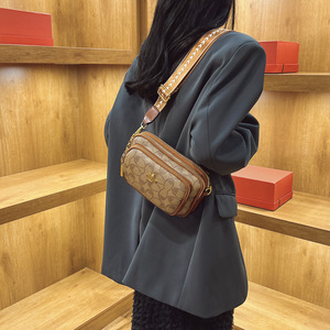 2025 Hot-Bán Phụ Nữ Của Pháp Retro In Messenger Túi Nhỏ Vuông Rộng Vai Duy Nhất Dây Đeo PU Chất Liệu Dây Kéo Nút - Product Image 3