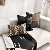 Bantal Lempar Mewah Berkualitas Tinggi Gaya Italia untuk Kamar Model Hotel Villa, Warna Cokelat Vintage, Bahan Plush