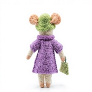 Poupées de souris tricotées à la main, écologiques, avec manteaux violets et chapeaux verts, style traditionnel, décoration murale de Noël pour l'intérieur - Product Image 4