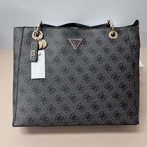 Bolso de hombro Amaze de alta calidad, nuevo modelo Crescent, a la moda, versátil, con estampado de flores clásicas, para mujer, tipo bandolera. - Product Image 5