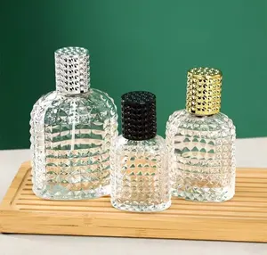品牌香水瓶玻璃30毫升50毫升100毫升黑色/透明/蓝色定制颜色玻璃香水瓶2024新设计