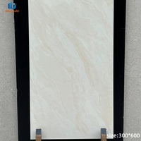Carreaux de sol et de mur en porcelaine à texture marbre 300x600, design rustique, antidérapants, résistants aux acides, gris glacé pour supermarché, hall, villa