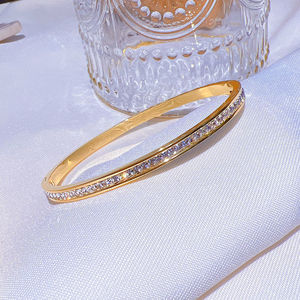 Bracciali e Braccialetti Sottili in Acciaio Inossidabile Placcato Oro con Zirconia, Impermeabili e Antiossidanti, Design alla Moda per Donna - Product Image 3