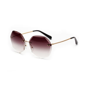 Nouvel arrivage de lunettes de soleil personnalisées de luxe pour femmes, lunettes de soleil Occhiali Da à semelle <span class=keywords><strong>tendance</strong></span> <span class=keywords><strong>2022</strong></span> - Product Image 4