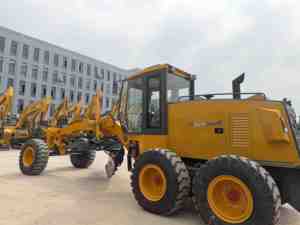 รถเกรดเดอร์ PF Excellent Performance Road Machine รุ่น Gr2153 มือสอง กำลัง 220 แรงม้า พร้อมเครื่องยนต์ทรงพลังสำหรับขาย - Product Image 5