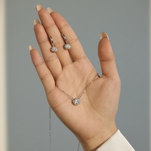 Collar con Colgante de Plata S925 con Moissanita de 2ct D VVS1, Diseño Simple y Elegante de Dylam, para Uso Diario - Product Image 2