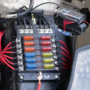 12路船用保险丝盒 12V DC，汽车 ATO/ATC 标准保险丝座，带盖子和 DIY 贴纸，汽车电动刀片保险丝盒 RV - Product Image 6