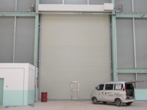 ประตูม้วนเหล็กอัตโนมัติแบบฉนวนกันความร้อน <span class=keywords><strong>JAD</strong></span> Industrial ทนลมระดับ 8-12 ดีไซน์ทันสมัยสำหรับโรงรถ - Product Image 6
