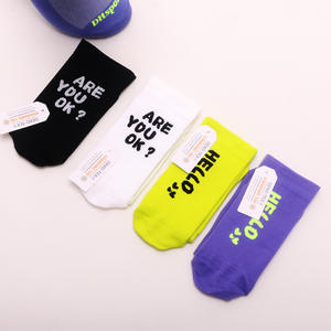 Chaussettes de <span class=keywords><strong>vélo</strong></span> de <span class=keywords><strong>route</strong></span> Technologie antidérapante de la manchette Respirantes Haute élasticité Chaussettes de cyclisme avec impression de lettres - Product Image 3