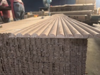 Grille murale en bois massif rustique populaire pour la rénovation des espaces commerciaux
