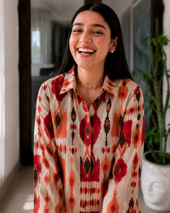 Ensemble coordonné en coton imprimé Ikat de haute qualité avec col, vêtements d'été légers et confortables pour femmes, tenue de vacances en deux pièces - Product Image 2