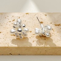 Boucles d'oreilles clous en perles haut de gamme pour un usage quotidien élégant, fabriquées en laiton