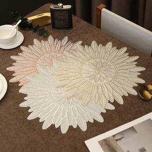 MOYAN Napperon <span class=keywords><strong>de</strong></span> vase bronzant en PVC imperméable à l'huile avec plumes, tapis lavable <span class=keywords><strong>de</strong></span> luxe avec sens avancé, vente à chaud transfrontalière - Product Image 2