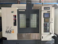 Taiwan YCM FV102A Centre d'usinage vertical Machine de travail des métaux robuste à 3 axes Équipement de fraisage CNC à vendre