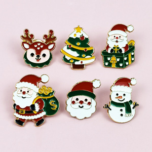 Pins en émail doux à thème de Noël, badges en métal mignons de rennes et de bonhommes de neige de dessin animé - Product Image 5