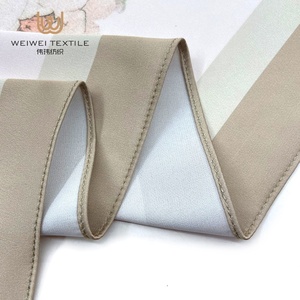 Hijab en satin de <span class=keywords><strong>soie</strong></span> pour femmes musulmanes, imprimé numériquement, motifs floraux, tissu de luxe personnalisé - Product Image 6