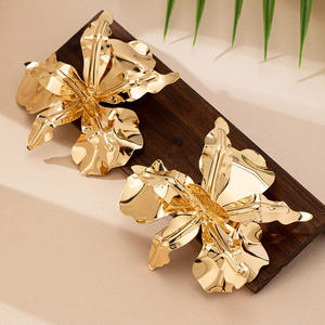 Pendientes de Botón Grandes con Flores Metálicas de Estilo Clásico Euroamericano, Accesorios de Estilo Urbano Unisex, Venta al por Mayor - Product Image 1