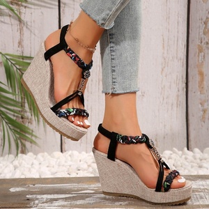 Nouvelles sandales d'été sexy à talon compensé ultra-haut, motif rayé multicolore, en tissu, à bout ouvert et design ajouré - Product Image 2