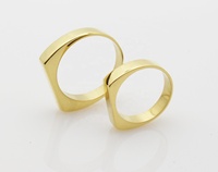 Hufeisenförmiger D-Ring aus Gold und Roségold mit Schlanker Flacher Oberfläche für Individuelle Gravur Blanko-Ring zum Gravieren